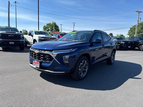 Used 2024 Chevrolet Trax LT w/ Driver Confidence Package FWD image 9