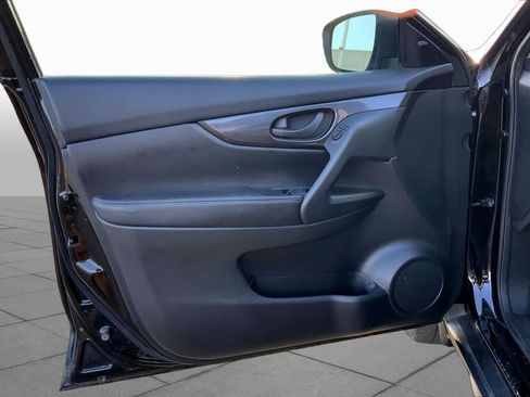 Used 2020 Nissan Rogue S FWD image 22