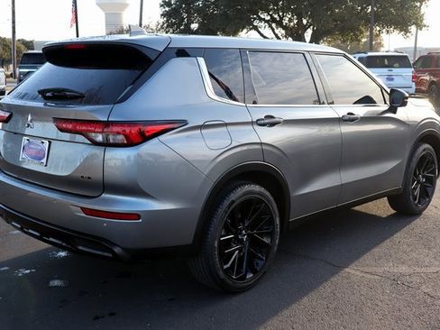 Used 2024 Mitsubishi Outlander SE Black Edition image 13