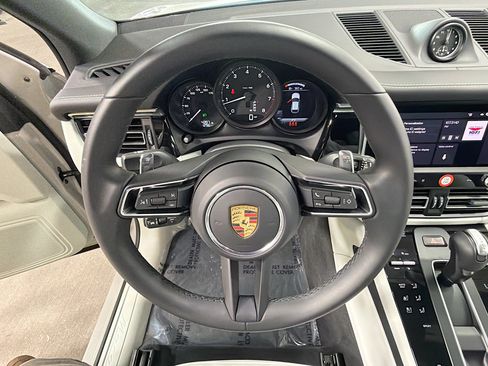 Certified 2026 Porsche Macan AWD/4WD image 38