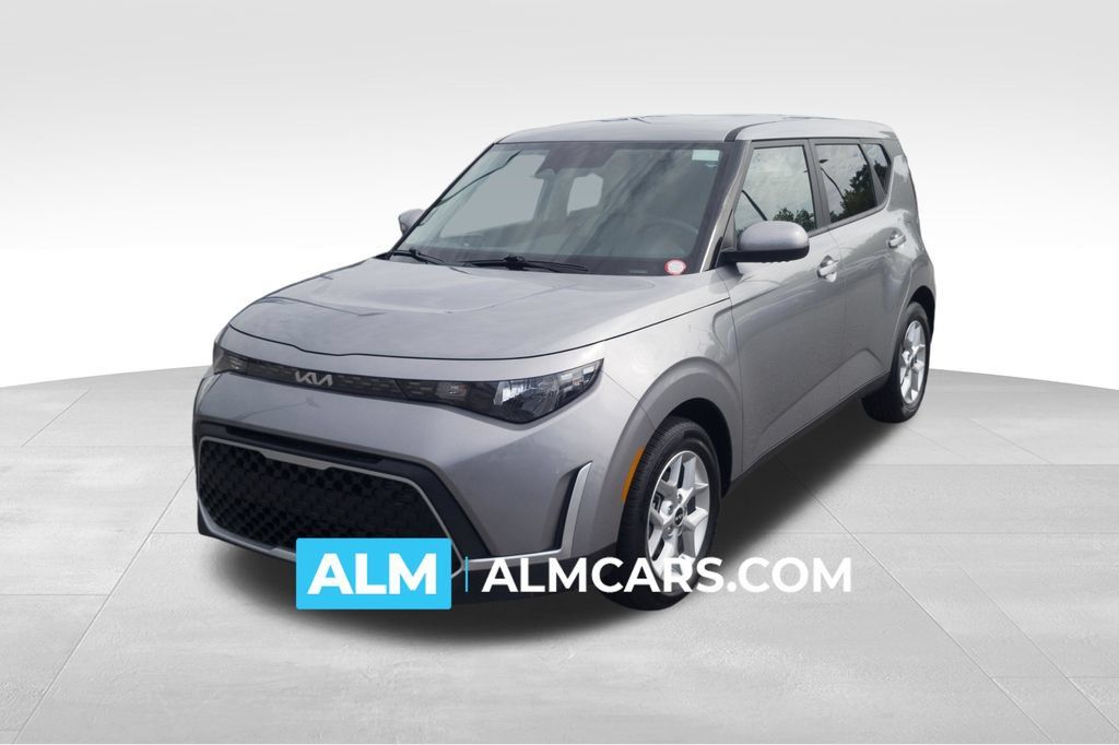 Used 2025 Kia Soul LX w/ LX Technology Package FWD image 1