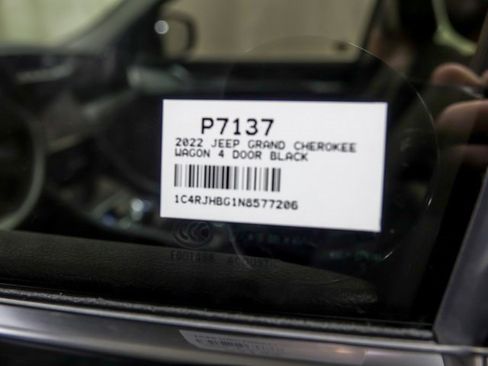 Used 2022 Jeep Grand Cherokee Limited image 33