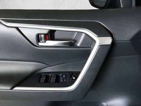 Used 2019 Toyota RAV4 XLE Premium FWD image 11