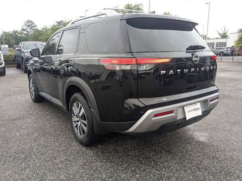 Used 2024 Nissan Pathfinder SL w/ Cargo Package FWD image 6