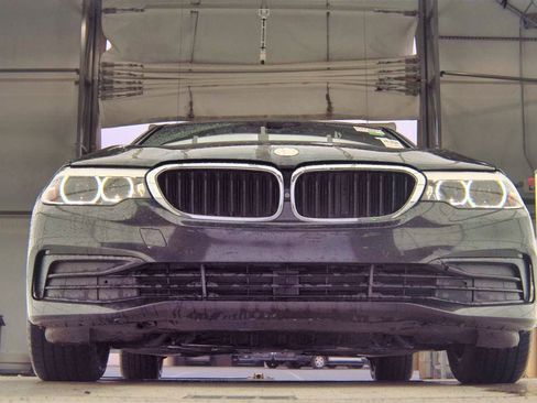 Used 2019 BMW 530i xDrive w/ Premium Package AWD/4WD image 4