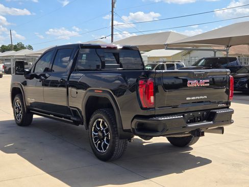 Certified 2022 GMC Sierra 2500 AT4 w/ AT4 Preferred Package AWD/4WD image 5
