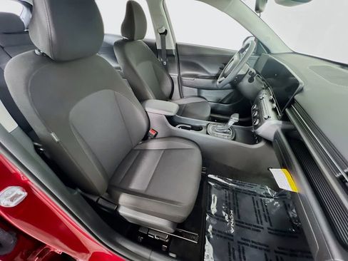 Certified 2025 Hyundai Kona SE image 28