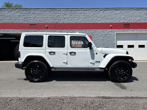 Used 2025 Jeep Wrangler Unlimited Sahara AWD/4WD image 2