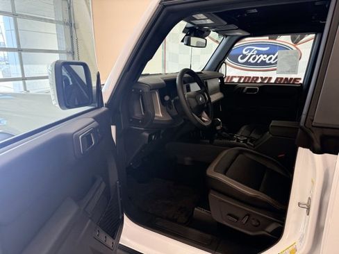 New 2025 Ford Bronco Outer Banks w/ Sasquatch Package image 13