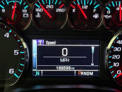 Used 2015 Chevrolet Suburban LTZ RWD image 53