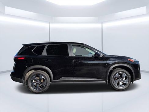 Used 2024 Nissan Rogue SV w/ SV Premium Package AWD/4WD image 2