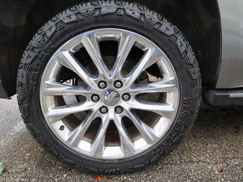 Used 2019 Cadillac Escalade Premium Luxury AWD/4WD image 12