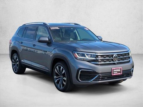 Used 2022 Volkswagen Atlas SEL Premium image 3