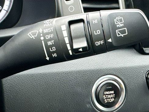 Used 2019 Kia Niro Touring FWD image 13