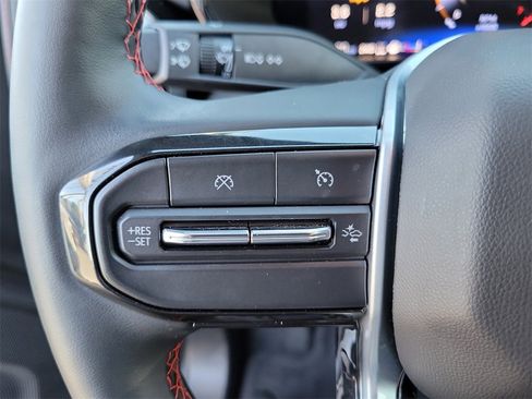 Used 2025 Chevrolet Colorado Z71 w/ Midnight Edition image 5