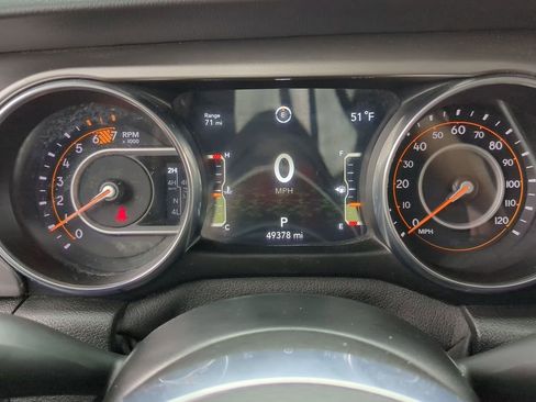 Used 2020 Jeep Wrangler Unlimited Sahara image 14