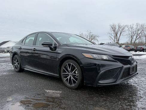 Used 2021 Toyota Camry SE image 6