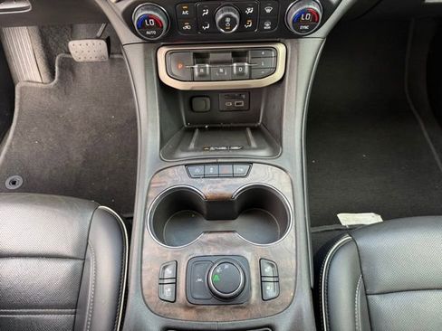 Used 2023 GMC Acadia Denali image 19