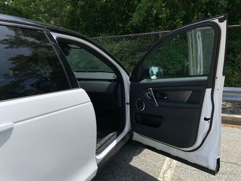 Certified 2024 Land Rover Discovery Sport Dynamic SE image 17