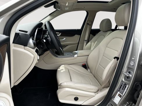 Used 2022 Mercedes-Benz GLC 300 4MATIC image 7