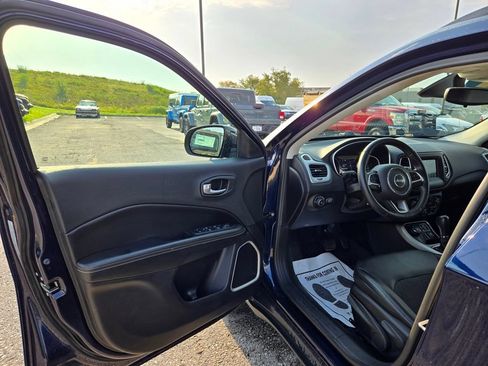Used 2019 Jeep Compass Latitude w/ Cold Weather Group AWD/4WD image 11