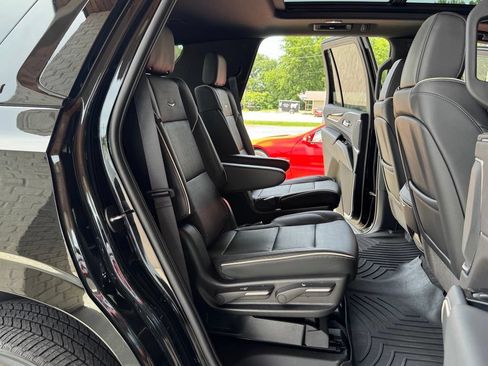 Used 2023 Cadillac Escalade Premium Luxury AWD/4WD image 46