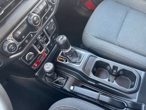 Used 2025 Jeep Wrangler Unlimited Sport AWD/4WD image 38