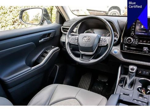 Used 2022 Toyota Highlander Bronze Edition AWD/4WD image 15