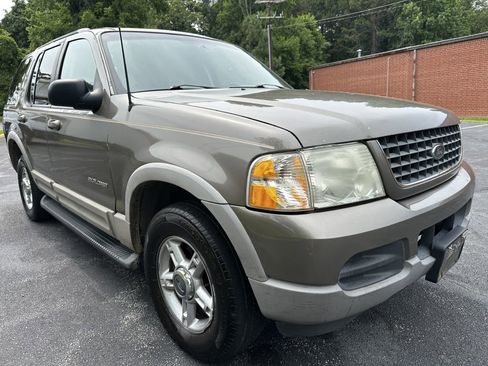 Used 2002 Ford Explorer XLT image 2