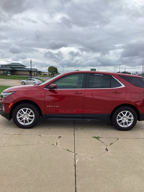 Used 2024 Chevrolet Equinox LT w/ LPO, Floor Liner Package AWD/4WD image 2