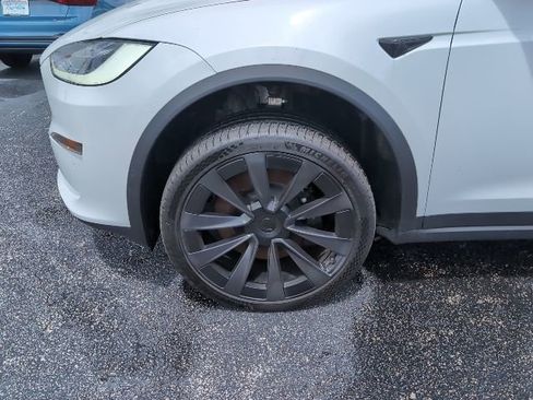 Used 2022 Tesla Model X image 7