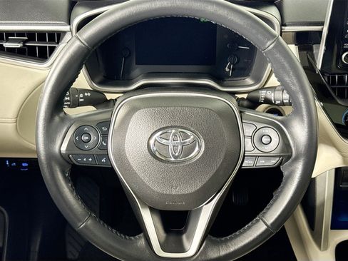Used 2022 Toyota Corolla Cross XLE w/ Convenience Package AWD/4WD image 30
