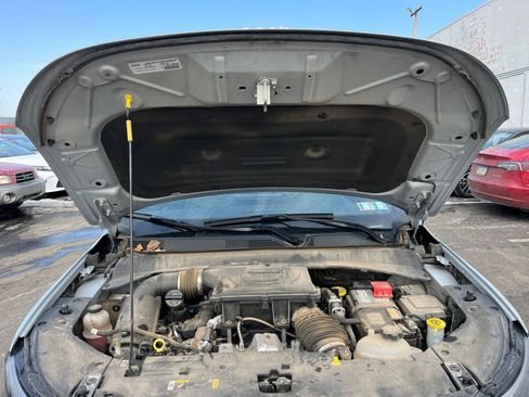 Used 2025 Jeep Compass Limited image 33