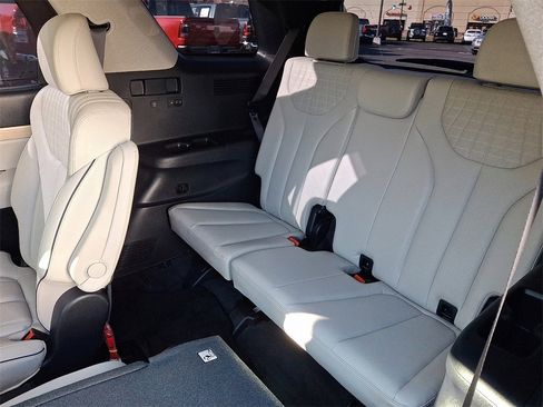 Used 2023 Hyundai Palisade Limited image 11