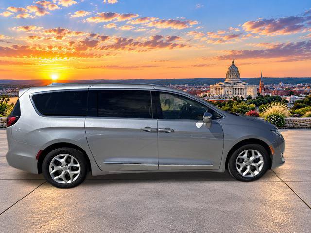 Used 2020 Chrysler Pacifica Limited FWD image 10