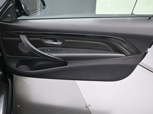 Used 2015 BMW M4 Convertible image 36