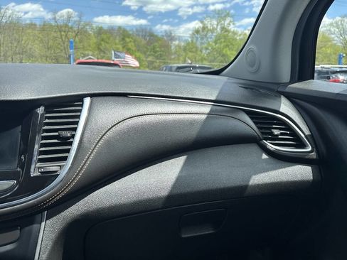 Used 2019 Chevrolet Trax LT w/ Sun & Sound Package FWD image 37
