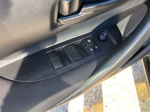 Used 2025 Toyota Corolla LE image 20