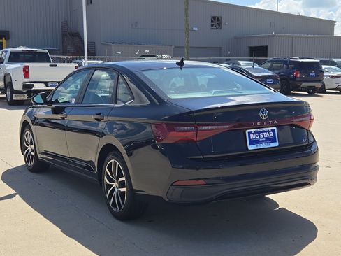 Used 2025 Volkswagen Jetta SE FWD image 6