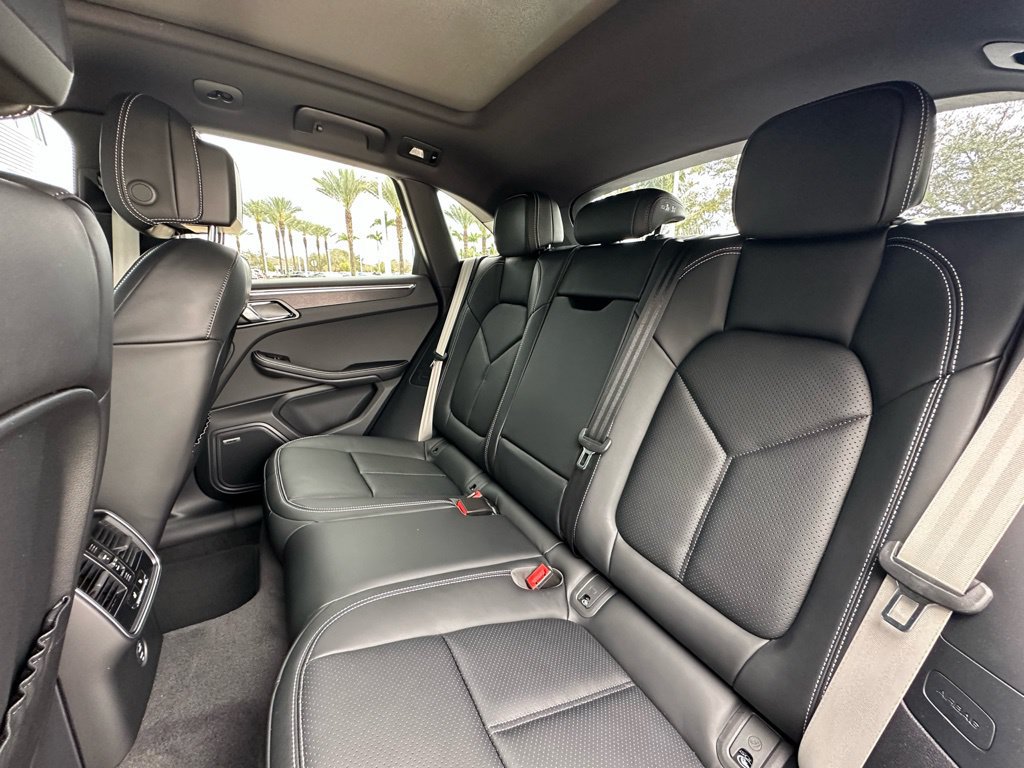 Used 2026 Porsche Macan GTS AWD/4WD image 39