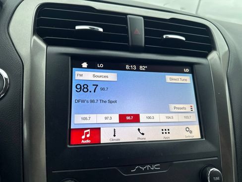 Used 2019 Ford Fusion SE FWD image 12