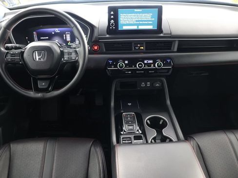 Used 2025 Honda Pilot Black Edition image 2