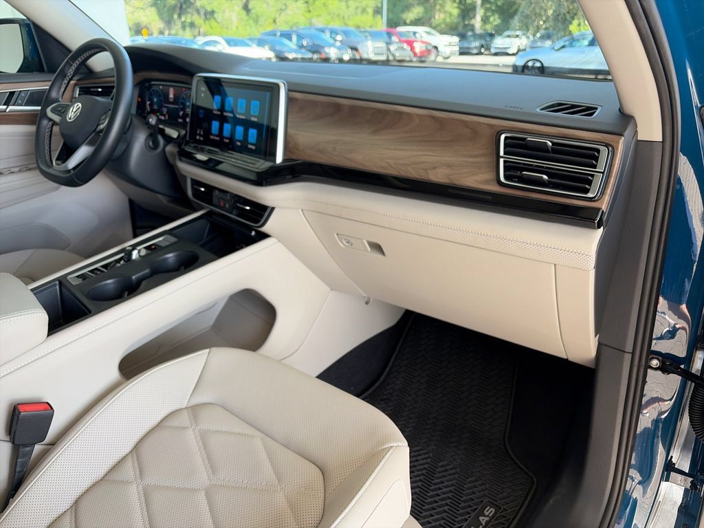Certified 2026 Volkswagen Atlas SE FWD image 30