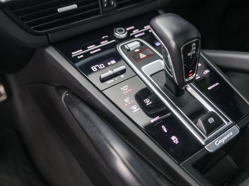 Used 2020 Porsche Cayenne Turbo w/ Assistance Package image 19