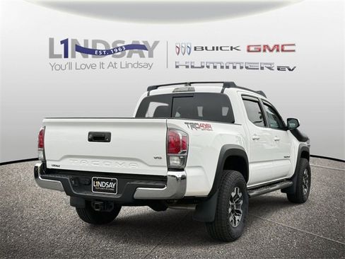 Used 2023 Toyota Tacoma TRD Off-Road image 2