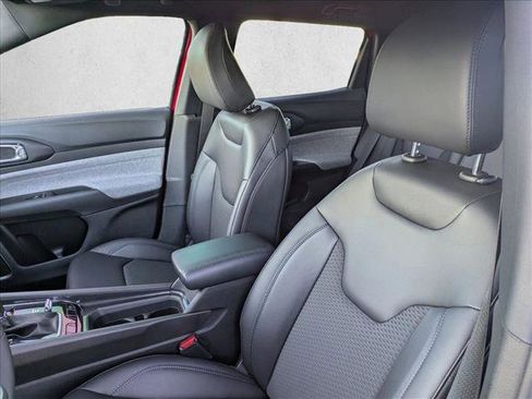 New 2026 Jeep Compass Latitude image 10