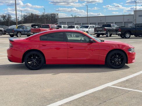 Used 2018 Dodge Charger SXT Plus w/ Blacktop Package image 8