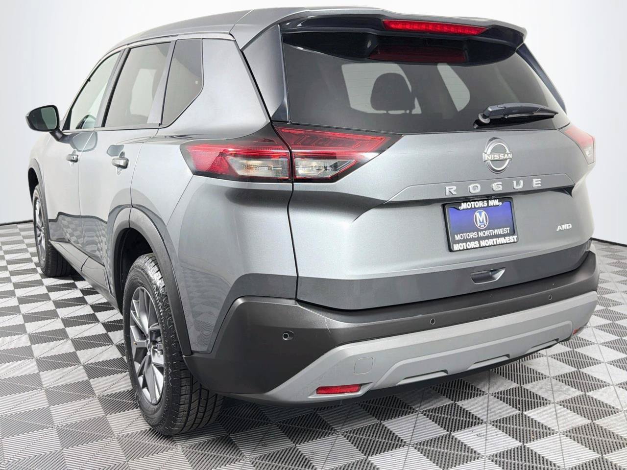 Used 2023 Nissan Rogue S AWD/4WD image 9