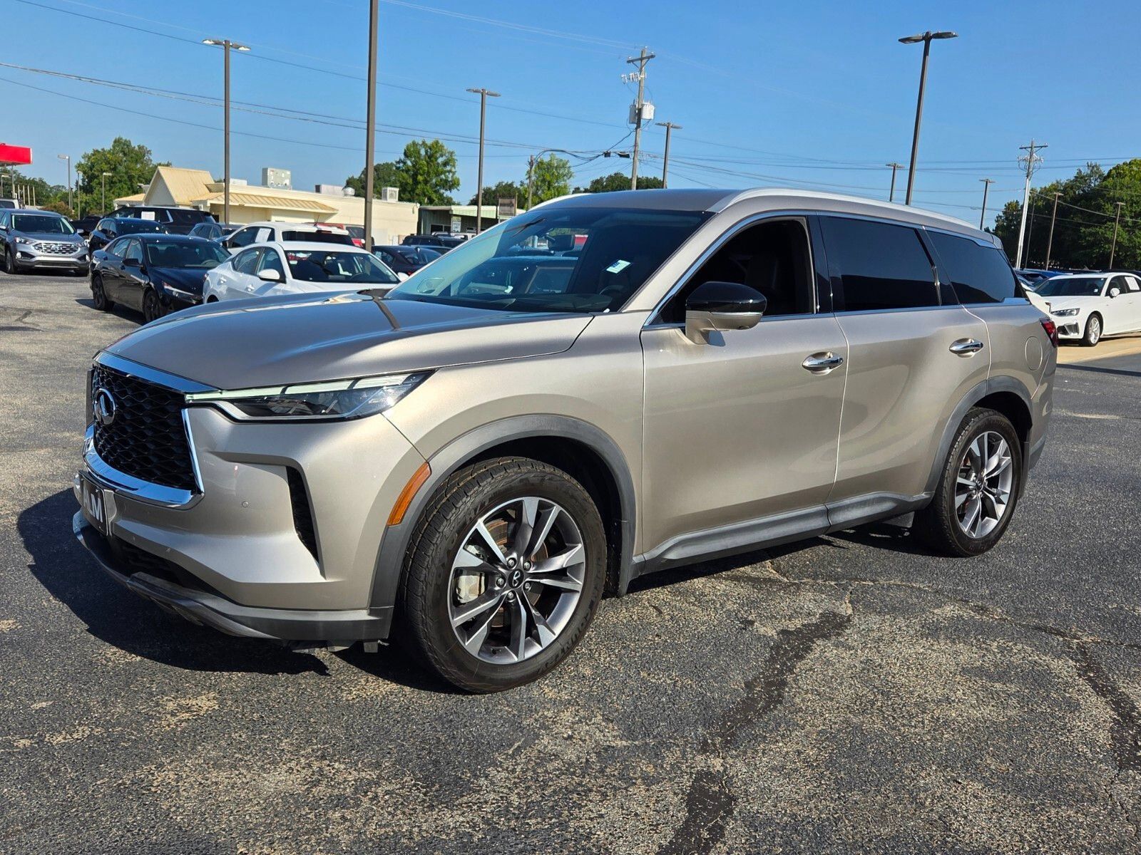 Used 2022 INFINITI QX60 Luxe w/ Vision Package FWD image 3