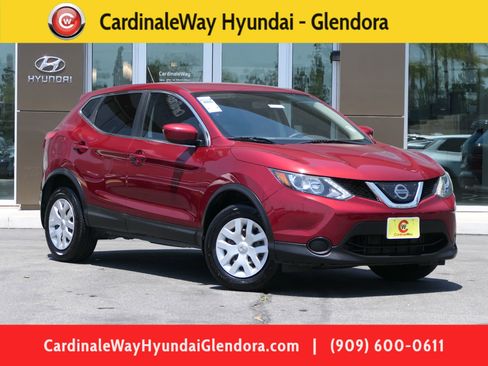 Used 2019 Nissan Rogue Sport S FWD image 1